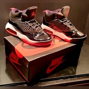 Nike Air Jordan Maxin Men's 8.5 200 Black Gym Red CD6107-001 Sneakers